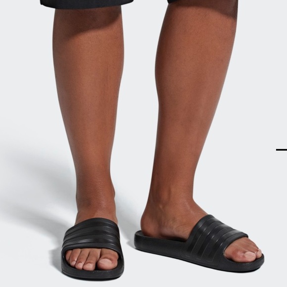 🧘🏻♀️ unisex adidas black on black slides - Picture 4 of 4